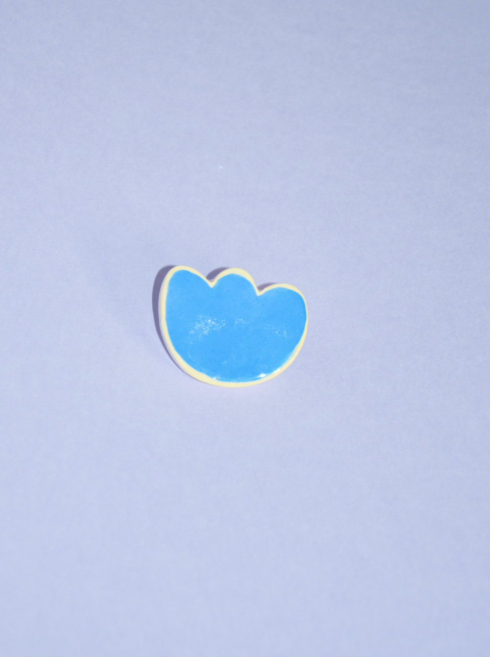Broche en céramique "Tulipe bleue"